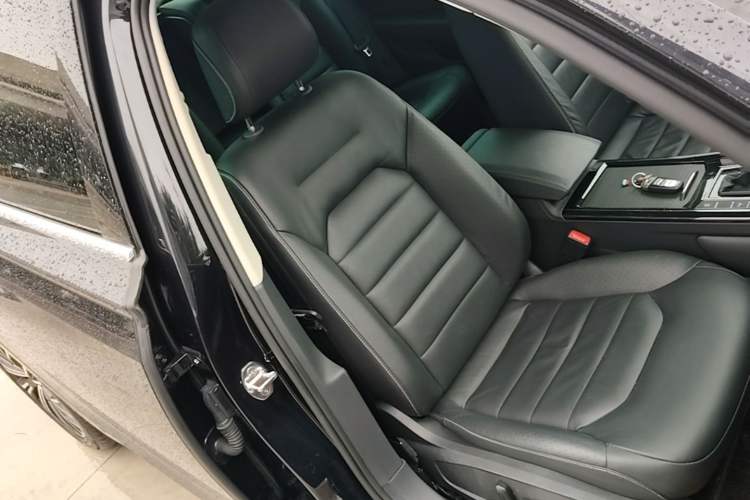 Used Volkswagen Phideon 2018 Revised Version 380TSI Two-Wheel Drive Business Edition Right Front Seat