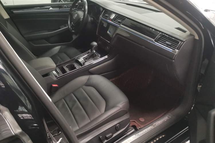 Used Volkswagen Phideon 2018 Revised Version 380TSI Two-Wheel Drive Business Edition Right Front Seat