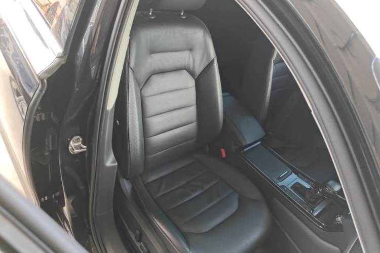 Used Volkswagen Phideon 2018 Revised Version 380TSI Two-Wheel Drive Business Edition Right Front Seat
