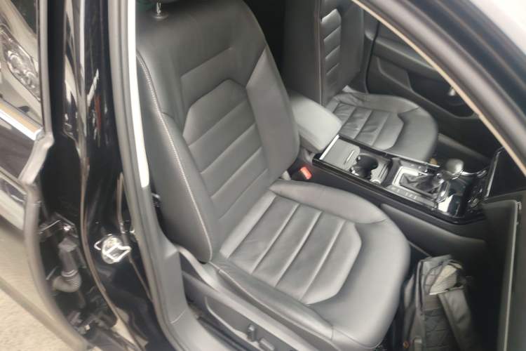 Used Volkswagen Phideon 2018 Revised Version 380TSI Two-Wheel Drive Business Edition Right Front Seat