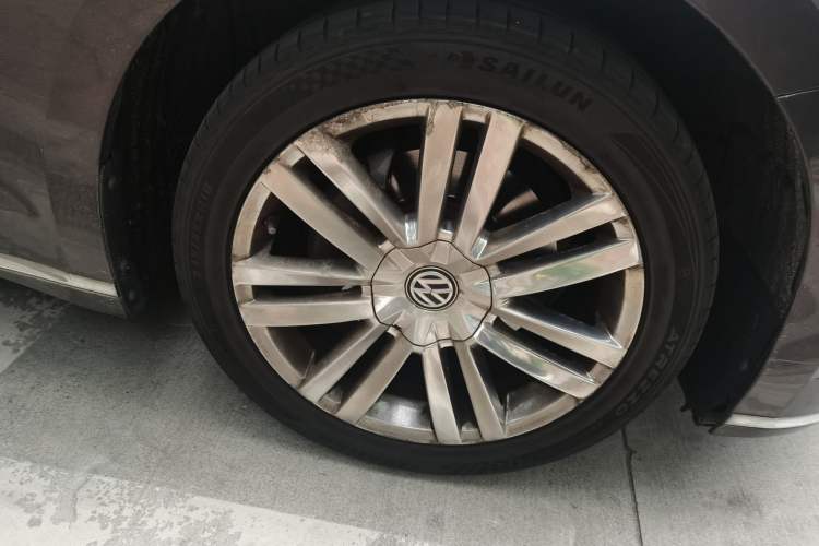 Used Volkswagen Phideon 2018 Revised Version 380TSI Two-Wheel-Drive Flagship Edition Right Front Wheel Hub