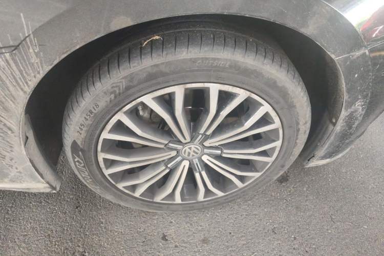 Used Volkswagen Phideon 2018 Revised Version 380TSI Two-Wheel Drive Business Edition Right Front Wheel Hub