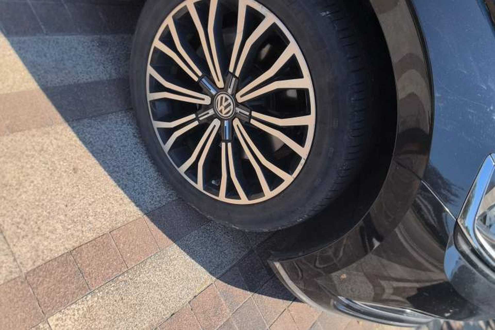Used Volkswagen Phideon 2018 Revised Version 380TSI Two-Wheel Drive Business Edition Right Front Wheel Hub