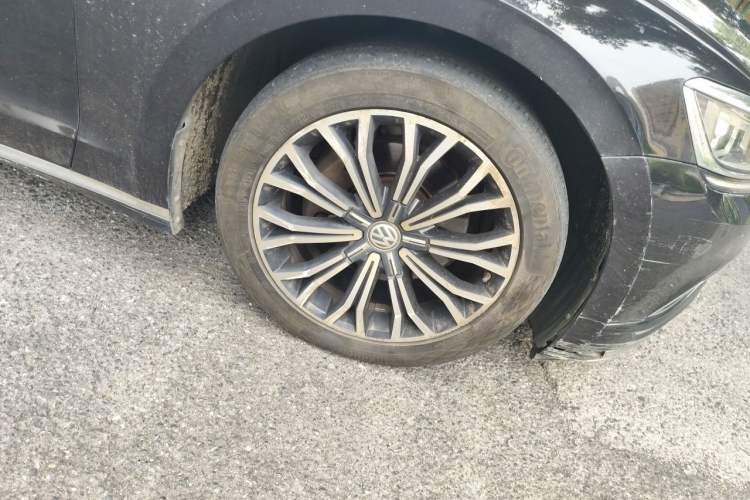 Used Volkswagen Phideon 2018 Revised Version 380TSI Two-Wheel Drive Business Edition Right Front Wheel Hub