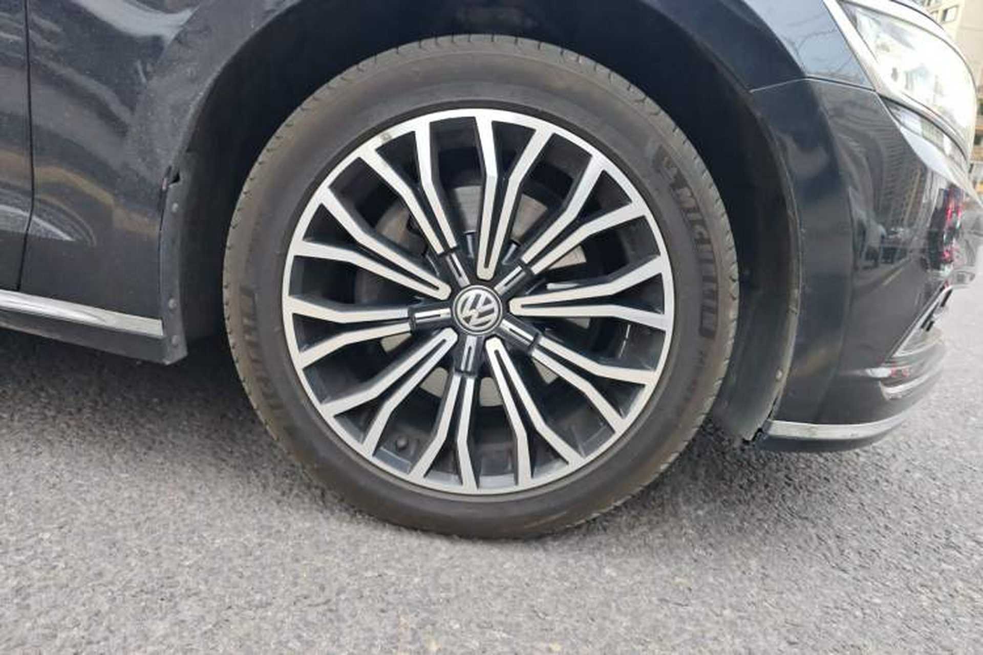 Used Volkswagen Phideon 2018 Revised Version 380TSI Two-Wheel Drive Business Edition Right Front Wheel Hub