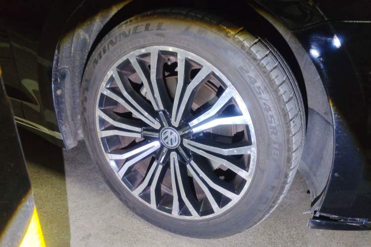 Used Volkswagen Phideon 2018 Revised Version 380TSI Two-Wheel Drive Business Edition Right Front Wheel Hub