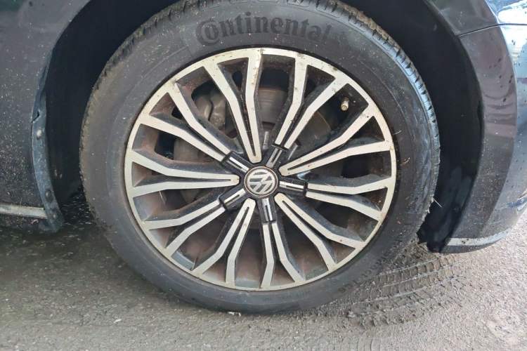 Used Volkswagen Phideon 2018 Revised Version 380TSI Two-Wheel Drive Business Edition Right Front Wheel Hub