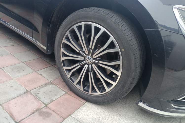 Used Volkswagen Phideon 2018 380TSI Two-Wheel Drive Business Edition Right Front Wheel Hub