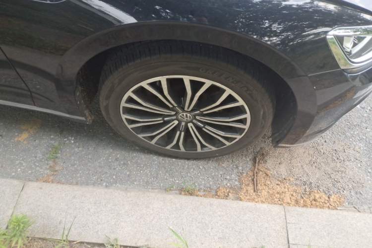 Used Volkswagen Phideon 2018 380TSI Two-Wheel Drive Business Edition Right Front Wheel Hub