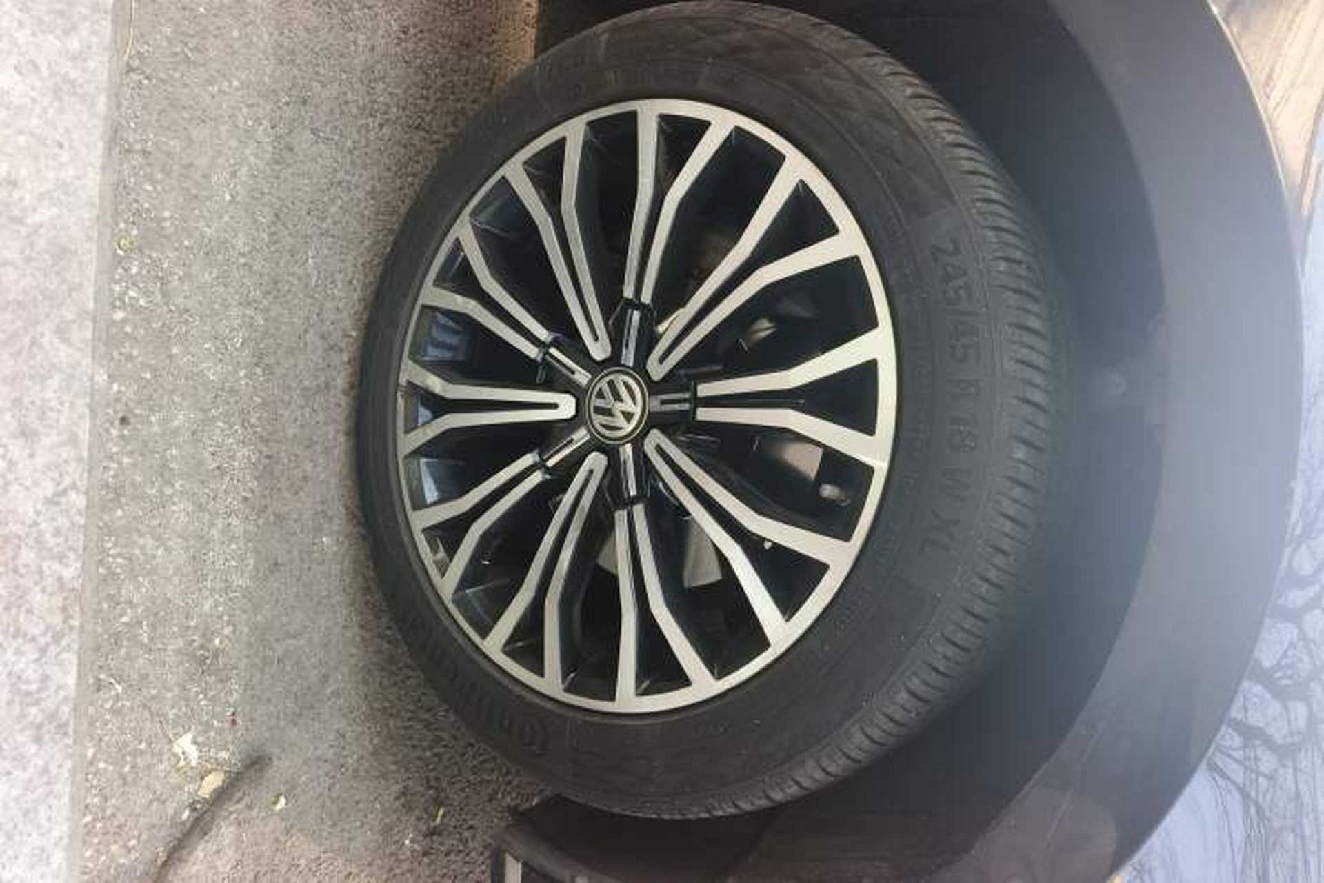 Used Volkswagen Phideon 2018 Revised Version 380TSI Two-Wheel Drive Business Edition Right Front Wheel Hub