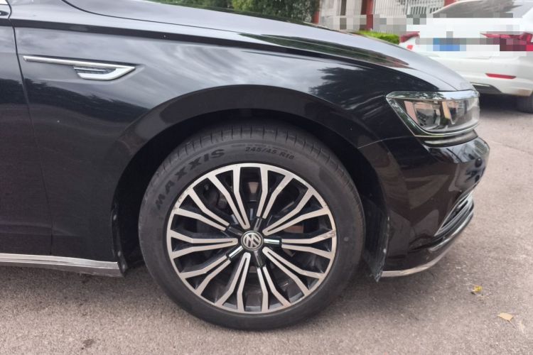 Used Volkswagen Phideon 2018 Revised Version 380TSI Two-Wheel Drive Business Edition Right Front Wheel Hub