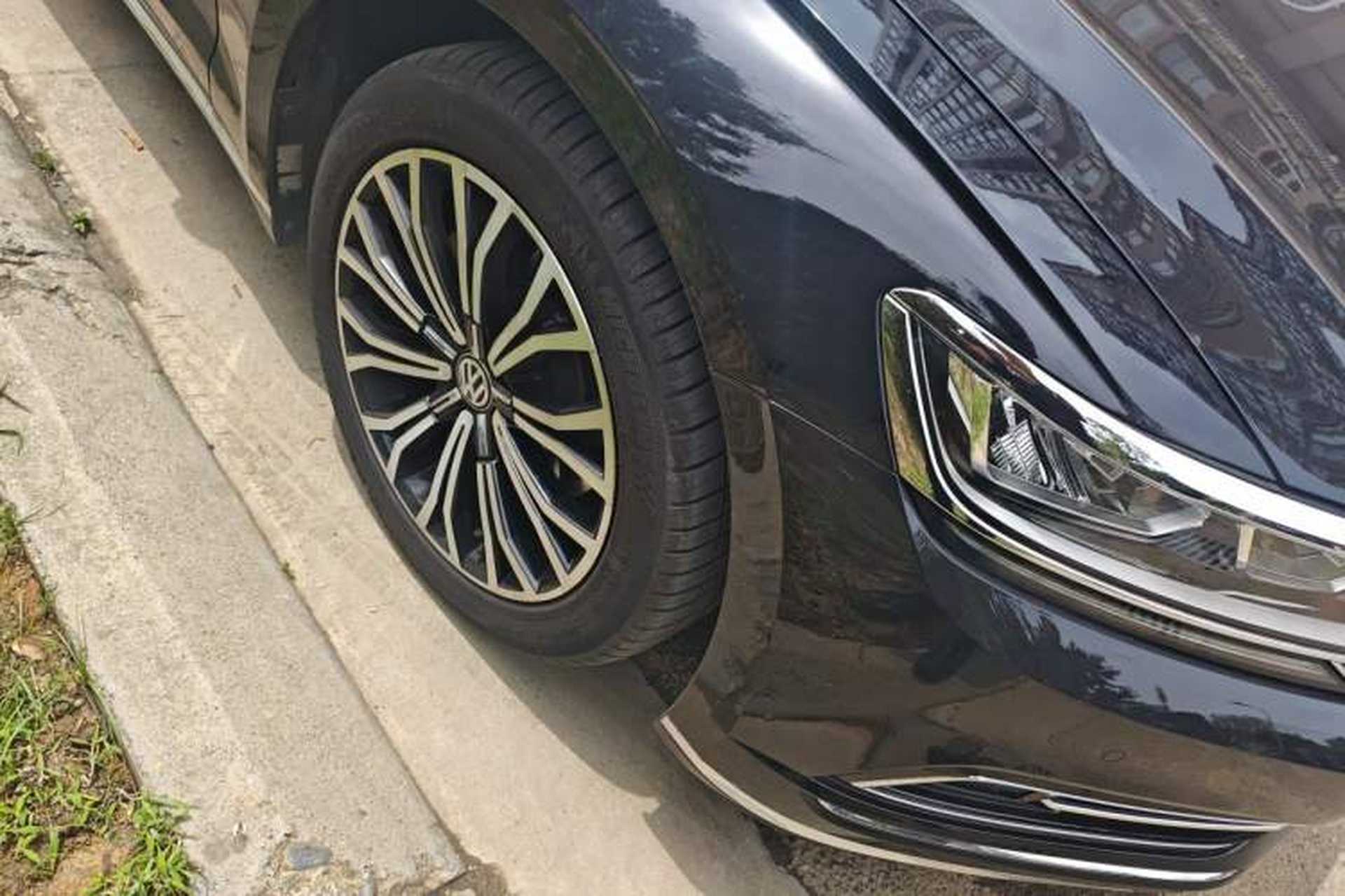 Used Volkswagen Phideon 2018 Revised Version 380TSI Two-Wheel Drive Business Edition Right Front Wheel Hub