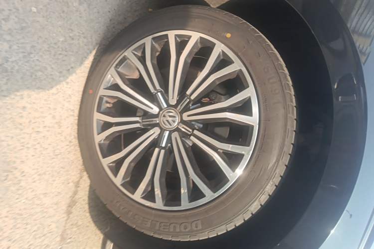 Used Volkswagen Phideon 2018 Revised Version 380TSI Two-Wheel Drive Business Edition Right Front Wheel Hub