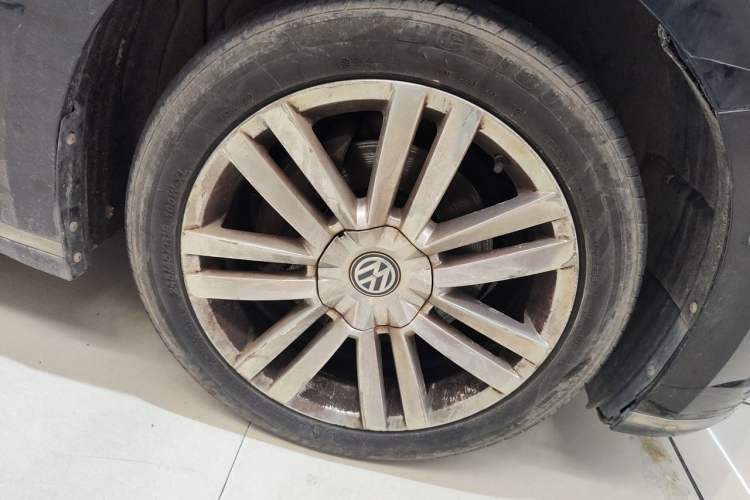 Used Volkswagen Phideon 2018 Revised Version 380TSI Two-Wheel-Drive Flagship Edition Right Front Wheel Hub