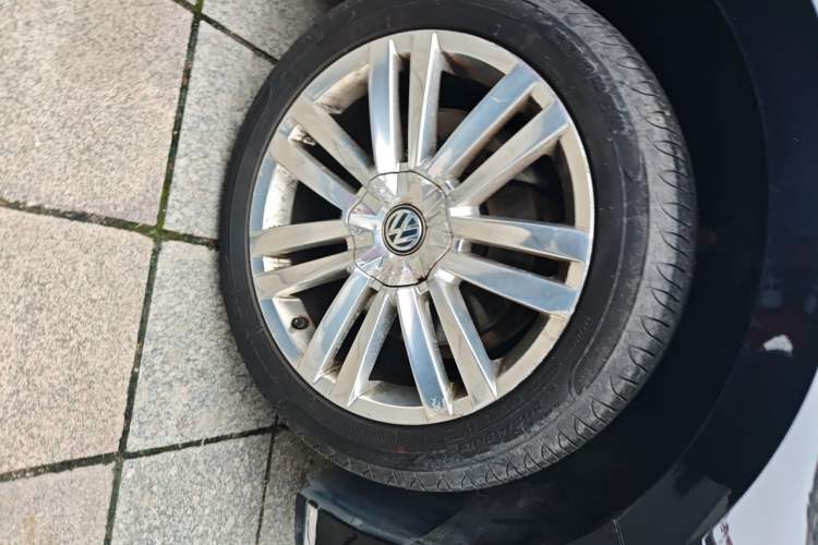 Used Volkswagen Phideon 2018 380TSI Two-Wheel-Drive Flagship Edition Right Front Wheel Hub