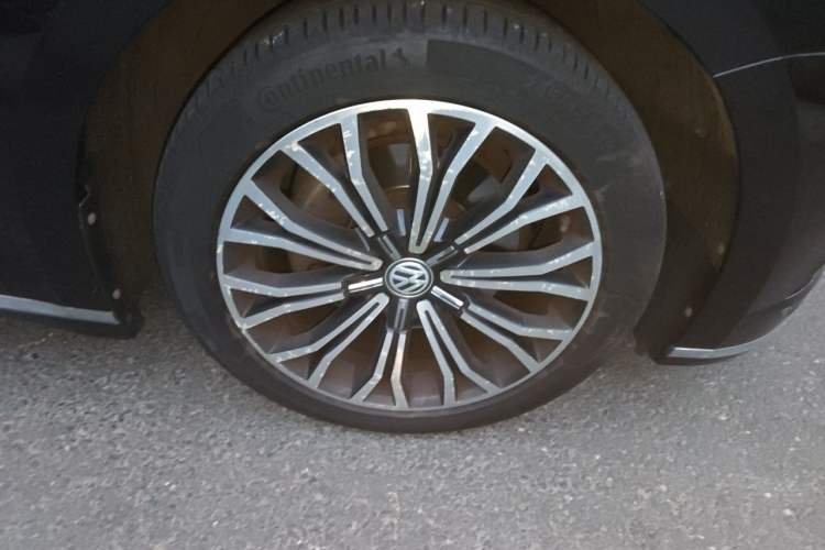 Used Volkswagen Phideon 2018 Revised Version 380TSI Two-Wheel Drive Business Edition Right Front Wheel Hub