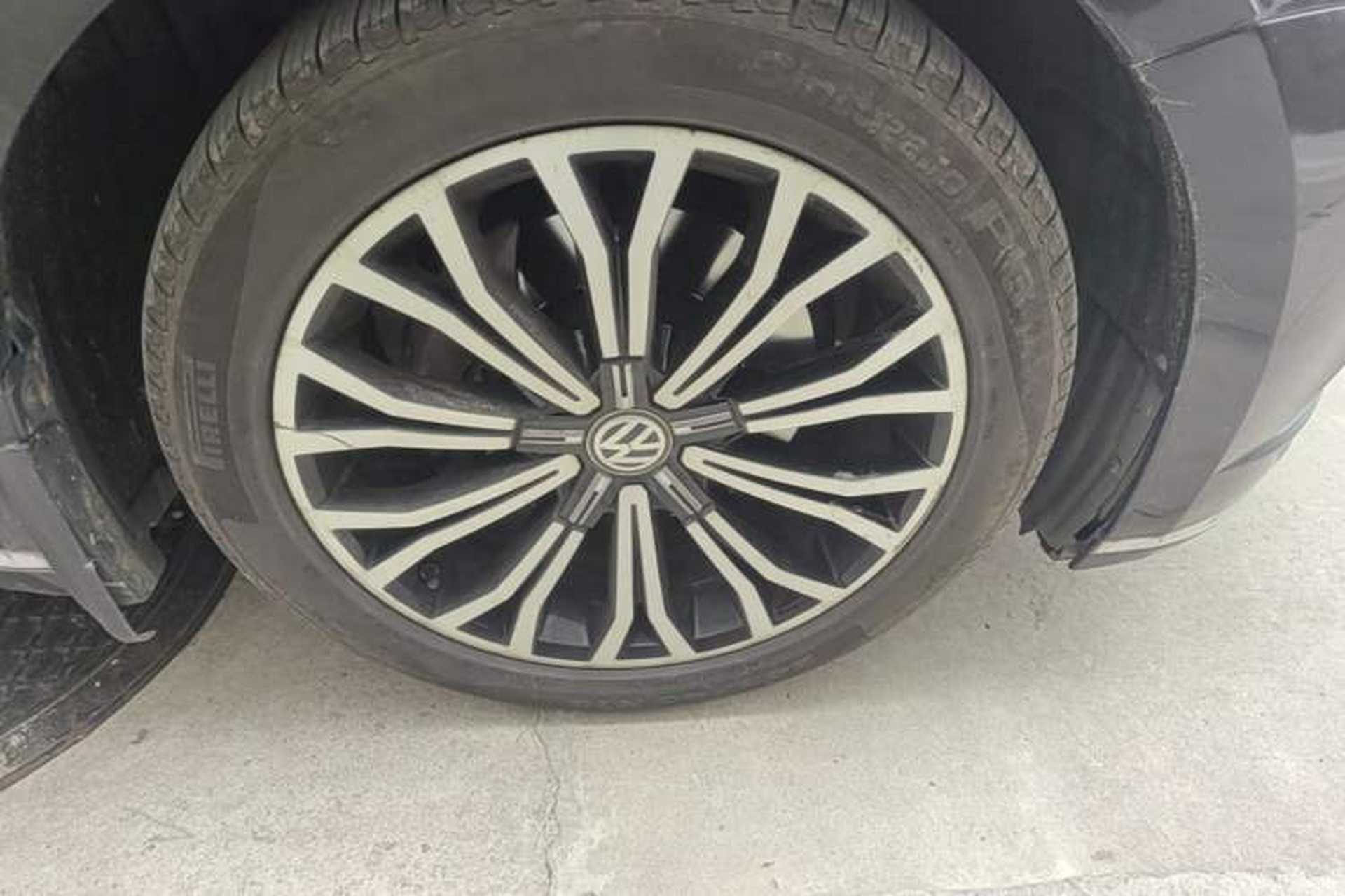 Used Volkswagen Phideon 2018 Revised Version 380TSI Two-Wheel Drive Business Edition Right Front Wheel Hub