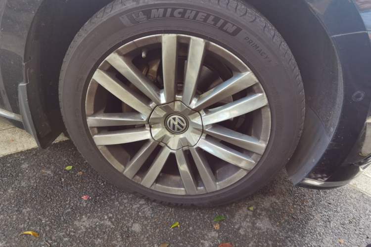 Used Volkswagen Phideon 2018 Revised Version 380TSI Two-Wheel-Drive Flagship Edition Right Front Wheel Hub