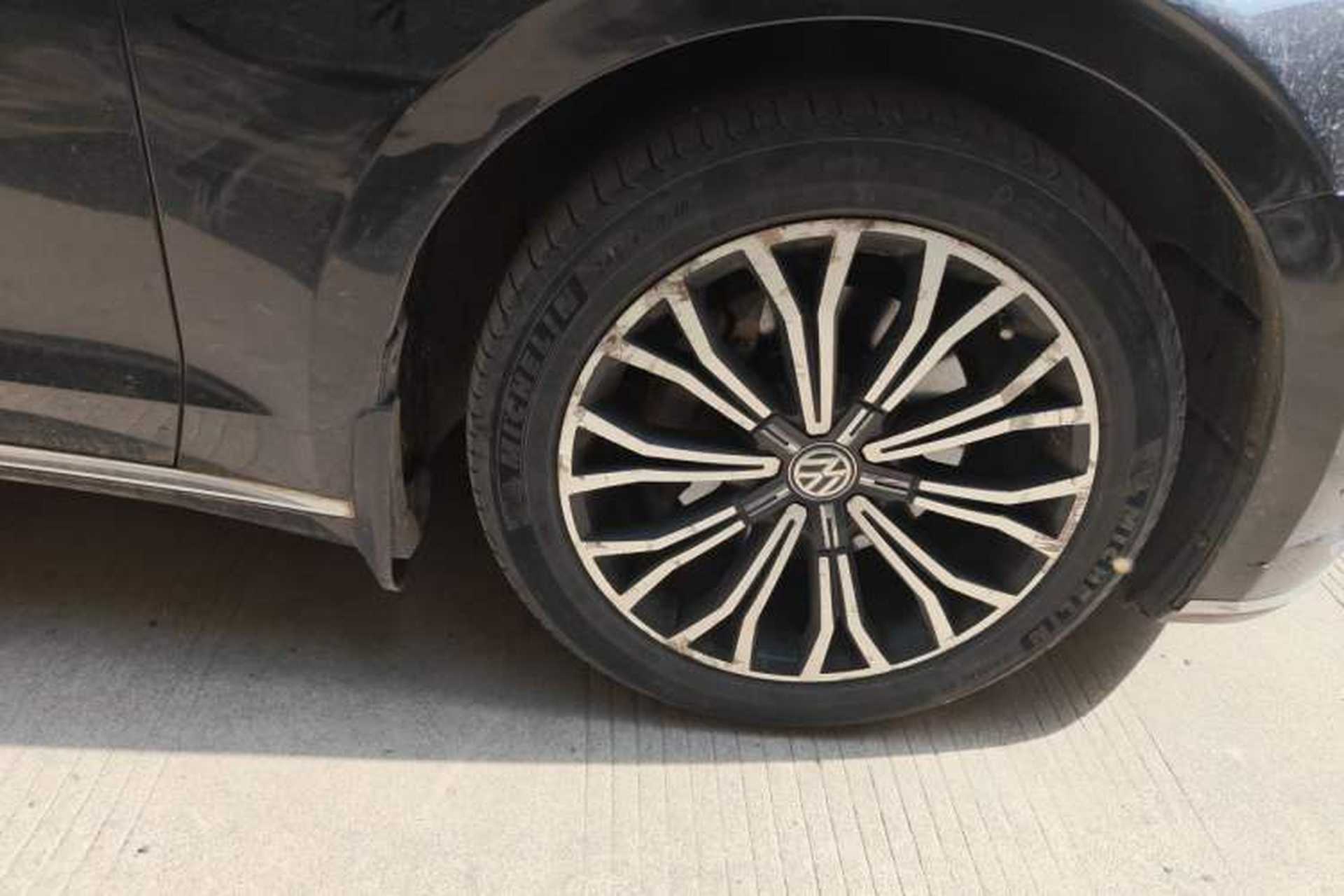 Used Volkswagen Phideon 2018 Revised Version 380TSI Two-Wheel Drive Business Edition Right Front Wheel Hub