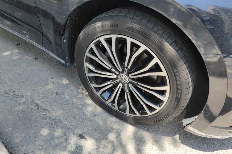 Used Volkswagen Phideon 2018 Revised Version 380TSI Two-Wheel Drive Business Edition Right Front Wheel Hub