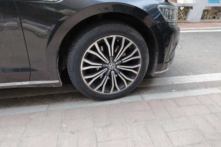 Used Volkswagen Phideon 2018 Revised Version 380TSI Two-Wheel Drive Business Edition Right Front Wheel Hub