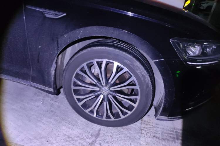 Used Volkswagen Phideon 2018 Revised Version 380TSI Two-Wheel Drive Business Edition Right Front Wheel Hub