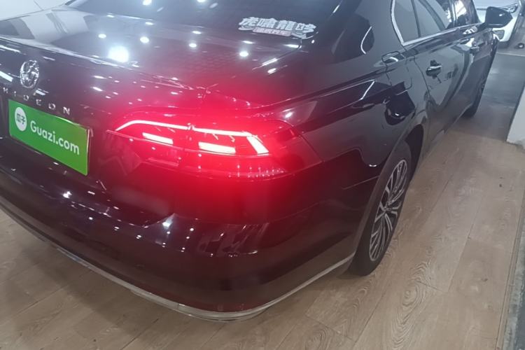 Used Volkswagen Phideon 2018 Revised Version 380TSI Two-Wheel Drive Business Edition Right Rear Taillight