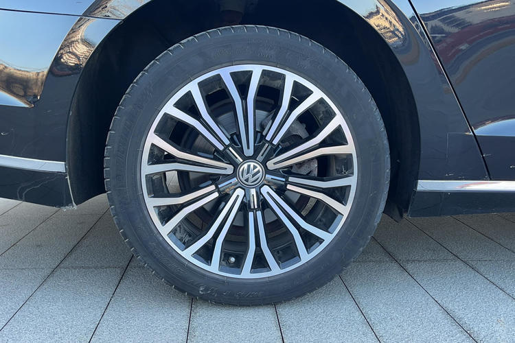 Used Volkswagen Phideon 2018 Revised Version 380TSI Two-Wheel Drive Business Edition Right Rear Wheel Hub