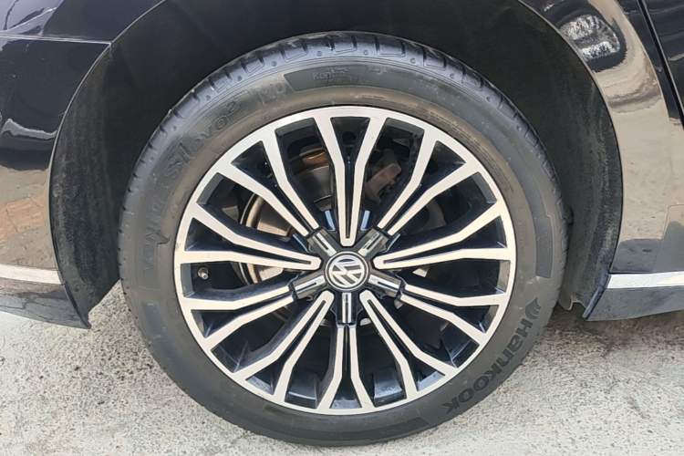 Used Volkswagen Phideon 2018 Revised Version 380TSI Two-Wheel Drive Business Edition Right Rear Wheel Hub