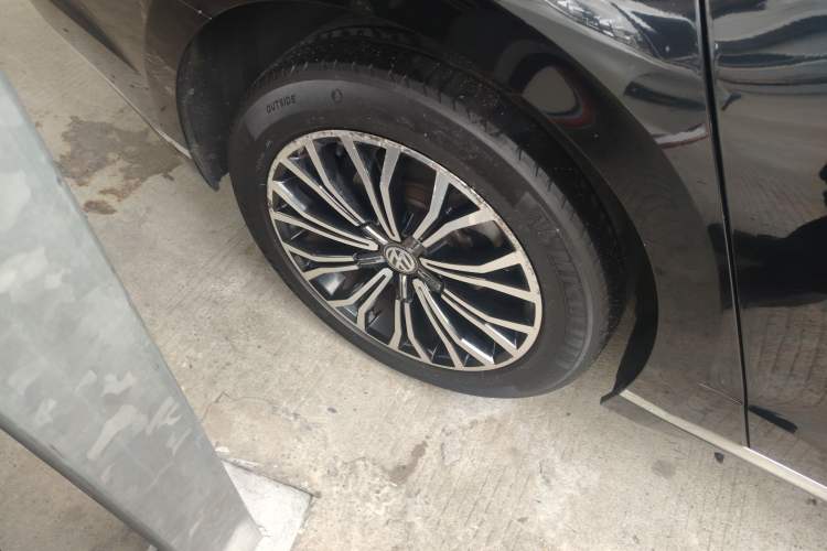 Used Volkswagen Phideon 2018 Revised Version 380TSI Two-Wheel Drive Business Edition Right Rear Wheel Hub