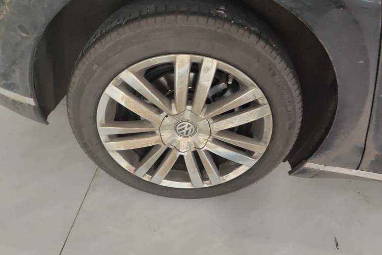 Used Volkswagen Phideon 2018 Revised Version 380TSI Two-Wheel-Drive Flagship Edition Right Rear Wheel Hub