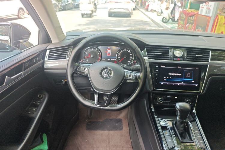 Used Volkswagen Phideon 2018 Revised Version 380TSI Two-Wheel Drive Business Edition Steering Wheel