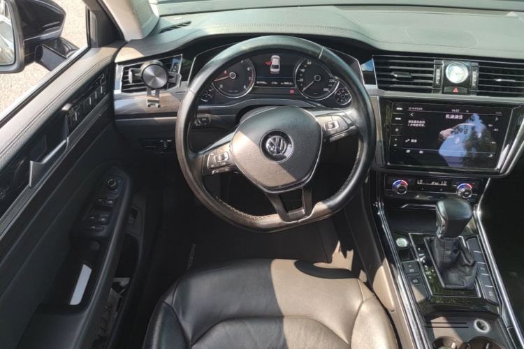 Used Volkswagen Phideon 2018 Revised Version 380TSI Two-Wheel Drive Business Edition Steering Wheel