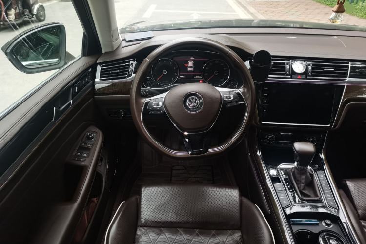 Used Volkswagen Phideon 2018 Revised Version 380TSI Two-Wheel-Drive Flagship Edition Steering Wheel