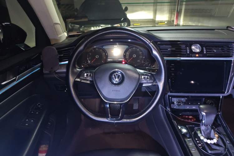 Used Volkswagen Phideon 2018 Revised Version 380TSI Two-Wheel Drive Business Edition Steering Wheel