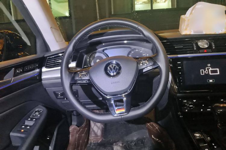 Used Volkswagen Phideon 2018 Revised Version 380TSI Two-Wheel Drive Business Edition Steering Wheel
