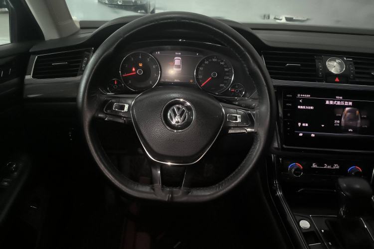 Used Volkswagen Phideon 2018 Revised Version 380TSI Two-Wheel Drive Business Edition Steering Wheel