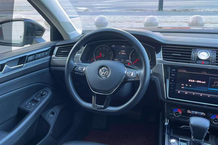 Used Volkswagen Phideon 2018 Revised Version 380TSI Two-Wheel Drive Business Edition Steering Wheel