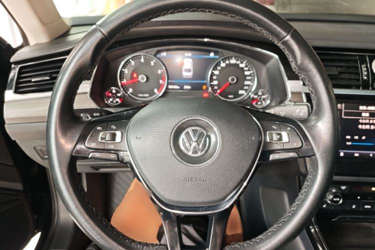 Used Volkswagen Phideon 2018 Revised Version 380TSI Two-Wheel Drive Business Edition Steering Wheel