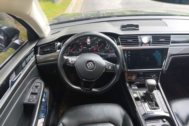 Used Volkswagen Phideon 2018 Revised Version 380TSI Two-Wheel Drive Business Edition Steering Wheel