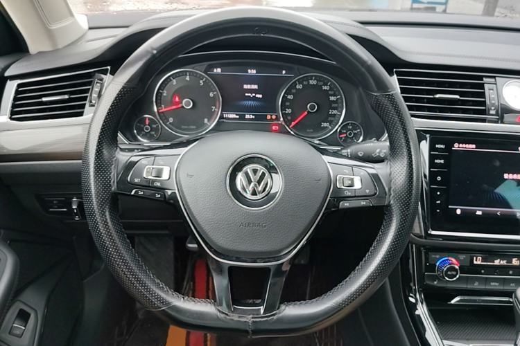 Used Volkswagen Phideon 2018 Revised Version 380TSI Two-Wheel Drive Business Edition Steering Wheel