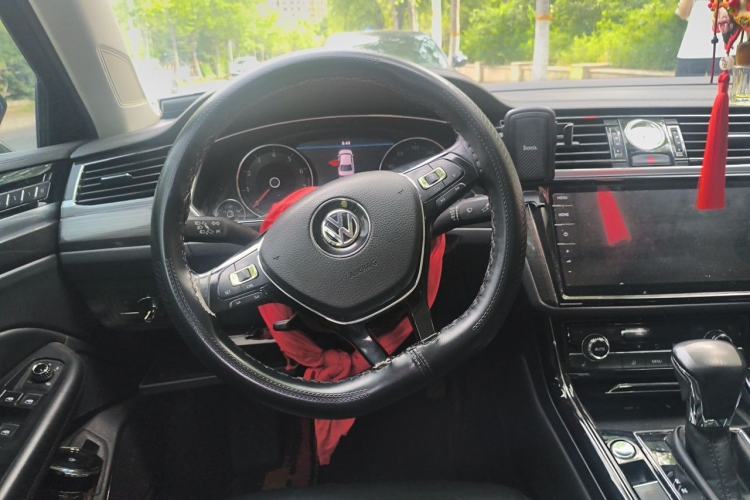 Used Volkswagen Phideon 2018 Revised Version 380TSI Two-Wheel Drive Business Edition Steering Wheel