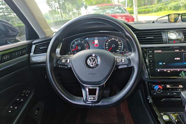 Used Volkswagen Phideon 2018 Revised Version 380TSI Two-Wheel Drive Business Edition Steering Wheel