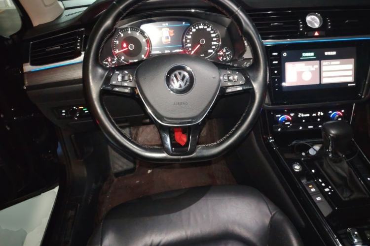 Used Volkswagen Phideon 2018 Revised Version 380TSI Two-Wheel Drive Business Edition Steering Wheel