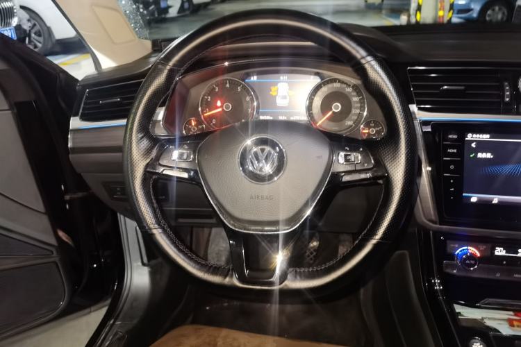 Used Volkswagen Phideon 2018 Revised Version 380TSI Two-Wheel Drive Business Edition Steering Wheel