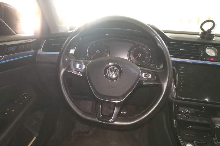 Used Volkswagen Phideon 2018 Revised Version 380TSI Two-Wheel Drive Business Edition Steering Wheel