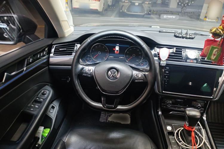 Used Volkswagen Phideon 2018 Revised Version 380TSI Two-Wheel Drive Business Edition Steering Wheel