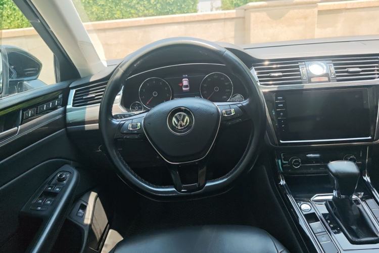 Used Volkswagen Phideon 2018 Revised Version 380TSI Two-Wheel Drive Business Edition Steering Wheel