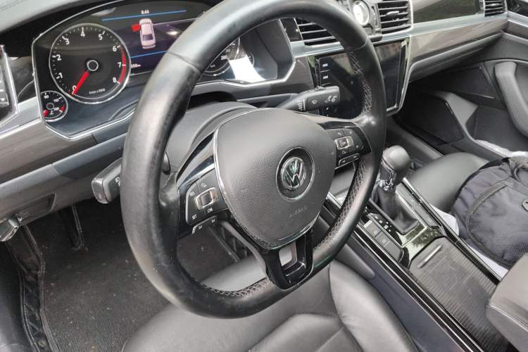 Used Volkswagen Phideon 2018 Revised Version 380TSI Two-Wheel Drive Business Edition Steering Wheel