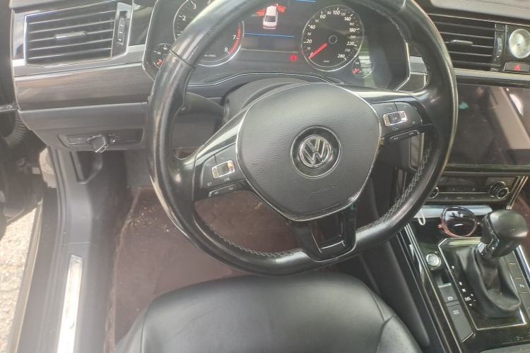 Used Volkswagen Phideon 2018 380TSI Two-Wheel Drive Business Edition Steering Wheel